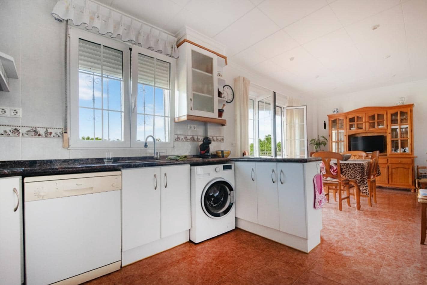 5 soveværelse Villa til salg i Montserrat med swimmingpool garage - € 410.000 (Ref: 9257240)