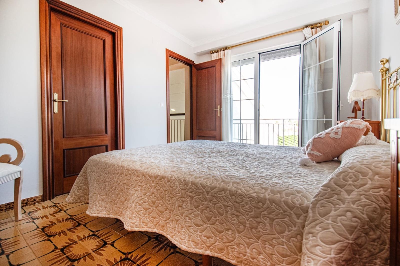 5 soveværelse Villa til salg i Montserrat med swimmingpool garage - € 410.000 (Ref: 9257240)