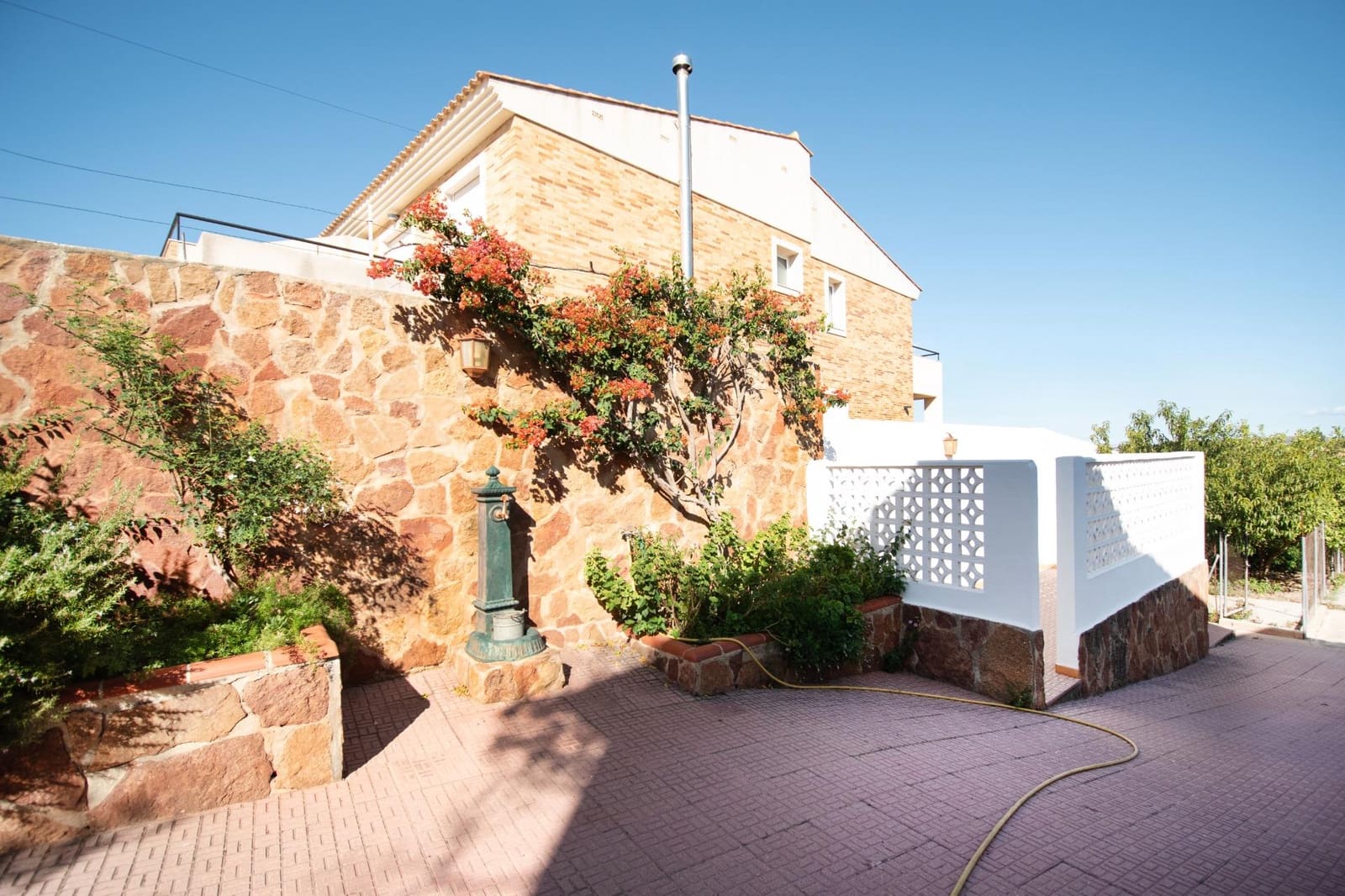 5 soveværelse Villa til salg i Montserrat med swimmingpool garage - € 410.000 (Ref: 9257240)