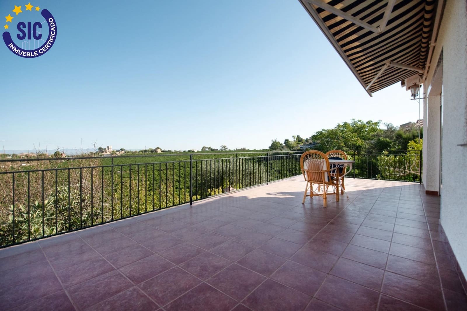 5 Zimmer Villa zu verkaufen in Montserrat mit Pool Garage - 410.000 € (Ref: 9257240)