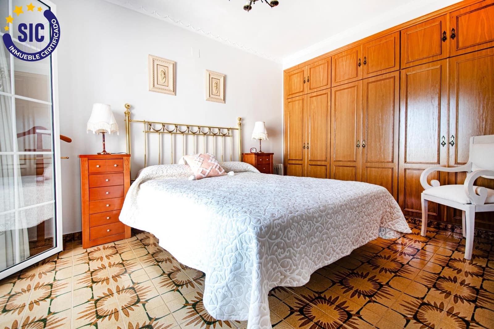 5 Zimmer Villa zu verkaufen in Montserrat mit Pool Garage - 410.000 € (Ref: 9257240)