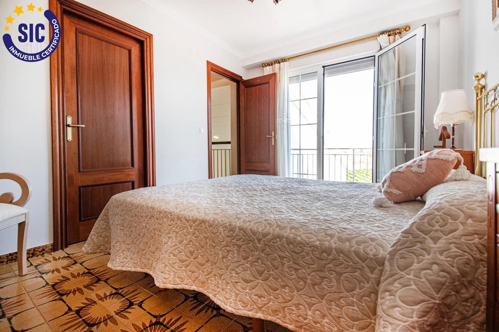 5 Zimmer Villa zu verkaufen in Montserrat mit Pool Garage - 410.000 € (Ref: 9257240)