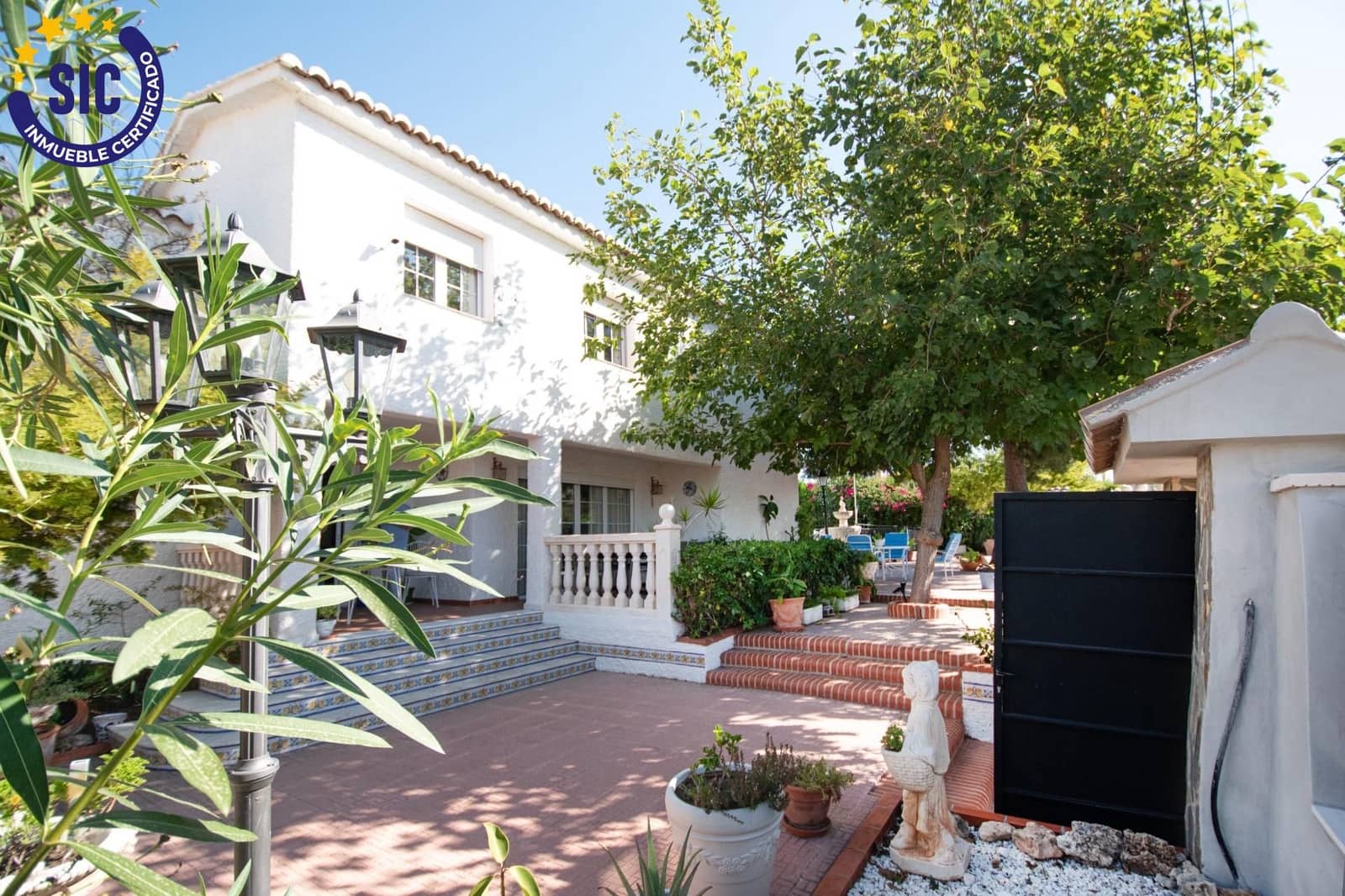 5 Zimmer Villa zu verkaufen in Montserrat mit Pool Garage - 410.000 € (Ref: 9257240)