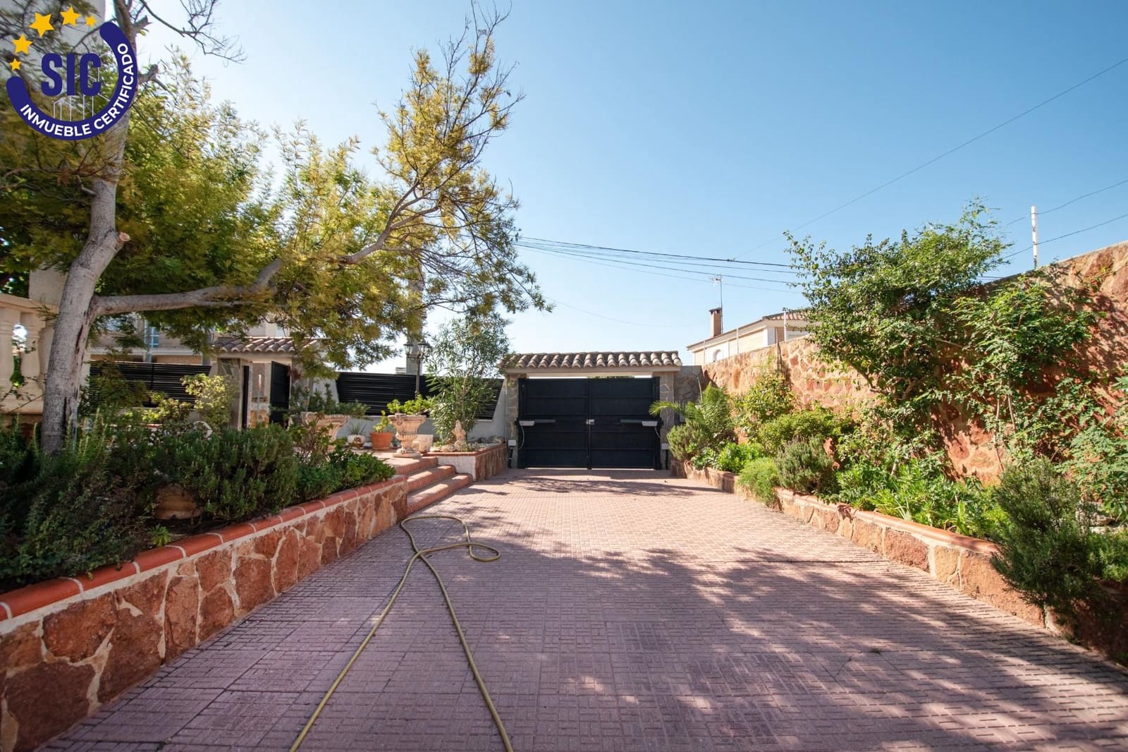 5 Zimmer Villa zu verkaufen in Montserrat mit Pool Garage - 410.000 € (Ref: 9257240)