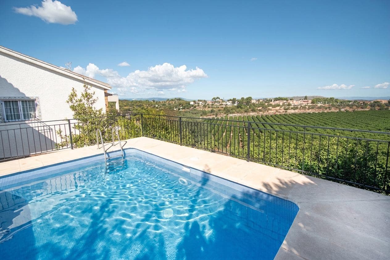 5 bedroom Villa for sale in Montserrat with pool garage - € 410,000 (Ref: 9257240)