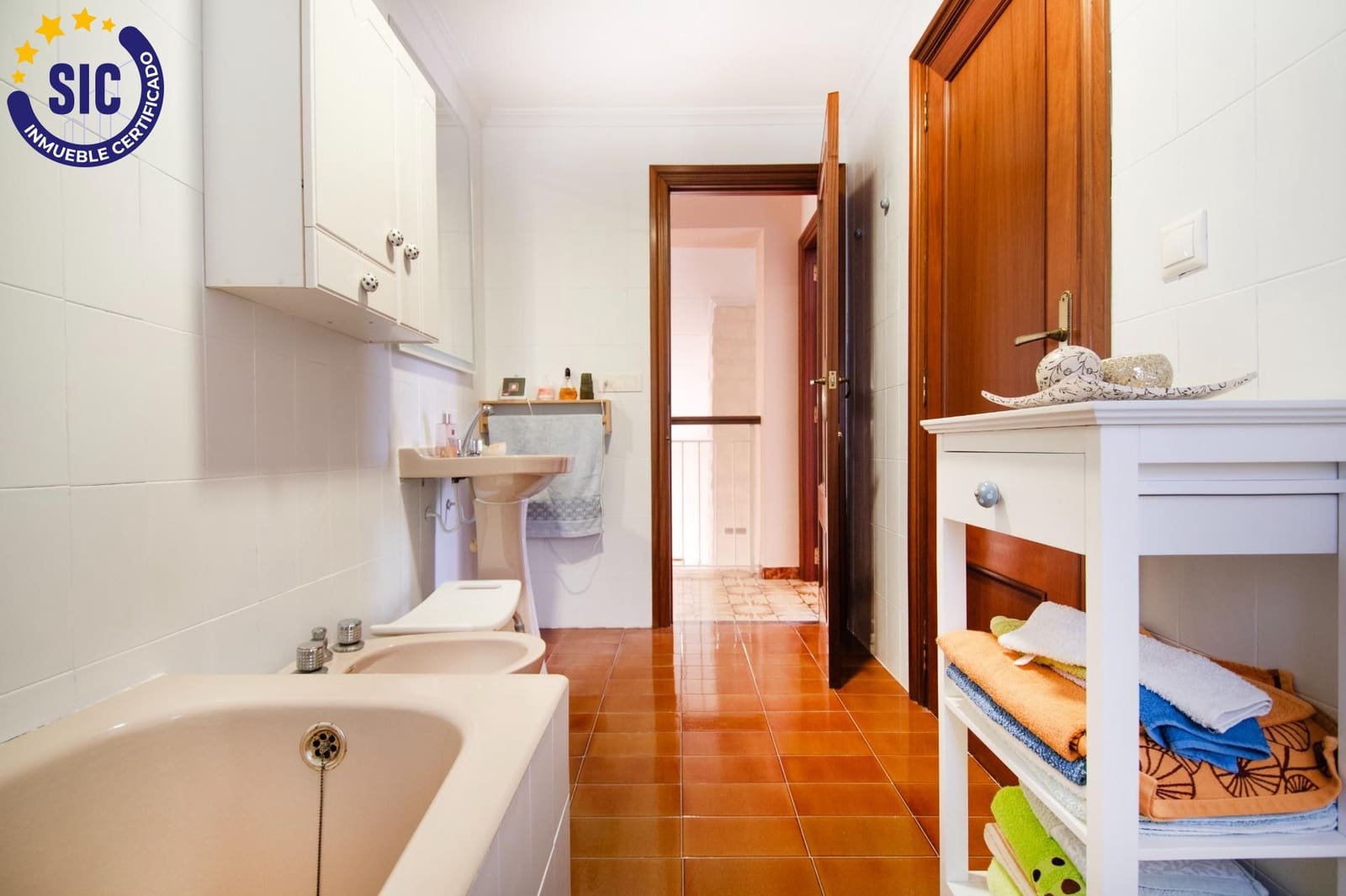 5 bedroom Villa for sale in Montserrat with pool garage - € 410,000 (Ref: 9257240)