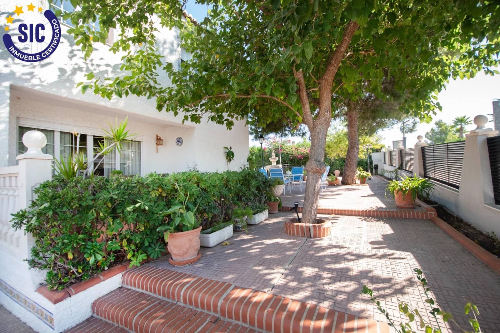 5 bedroom Villa for sale in Montserrat with pool garage - € 410,000 (Ref: 9257240)