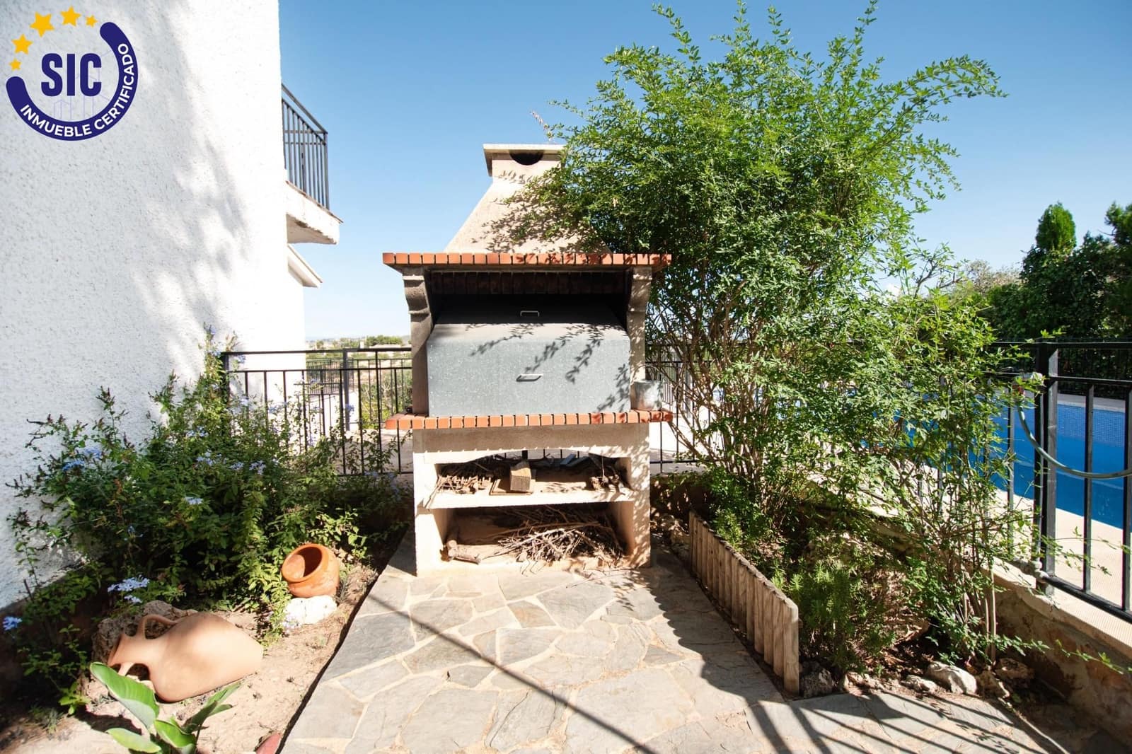 5 bedroom Villa for sale in Montserrat with pool garage - € 410,000 (Ref: 9257240)