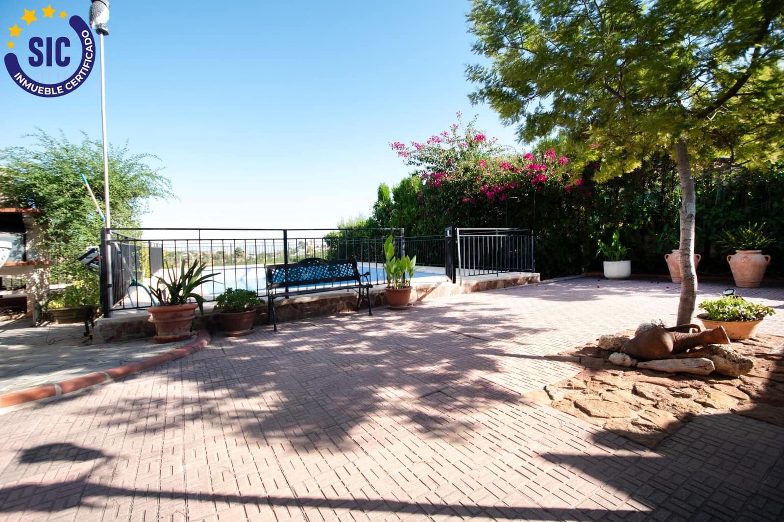 5 bedroom Villa for sale in Montserrat with pool garage - € 410,000 (Ref: 9257240)
