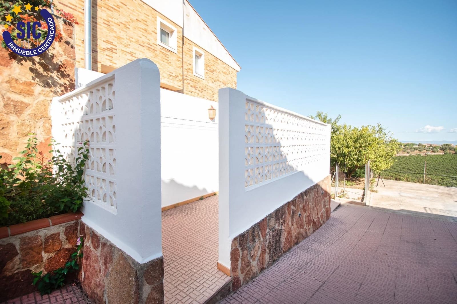 5 bedroom Villa for sale in Montserrat with pool garage - € 410,000 (Ref: 9257240)