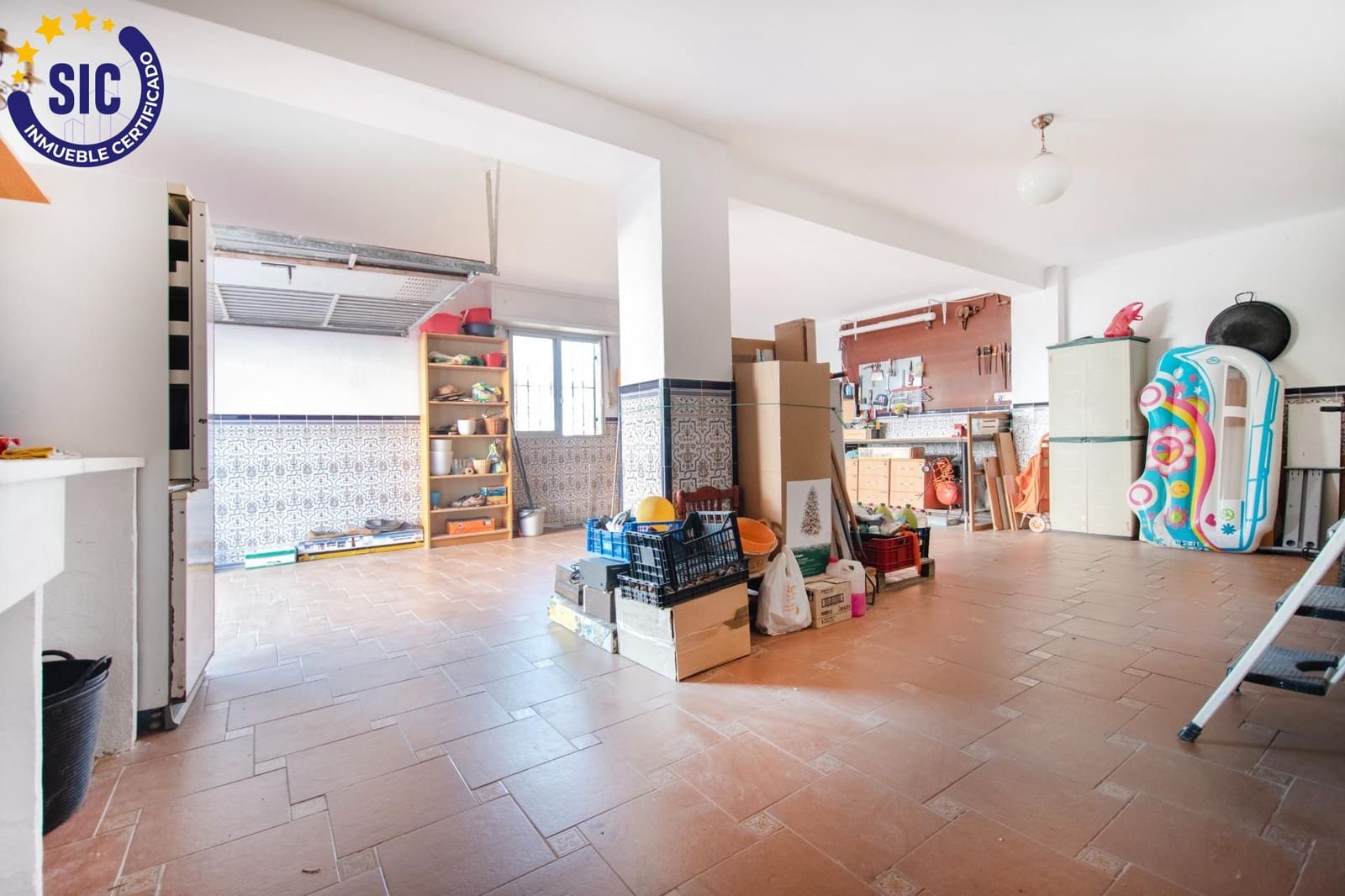 5 bedroom Villa for sale in Montserrat with pool garage - € 410,000 (Ref: 9257240)