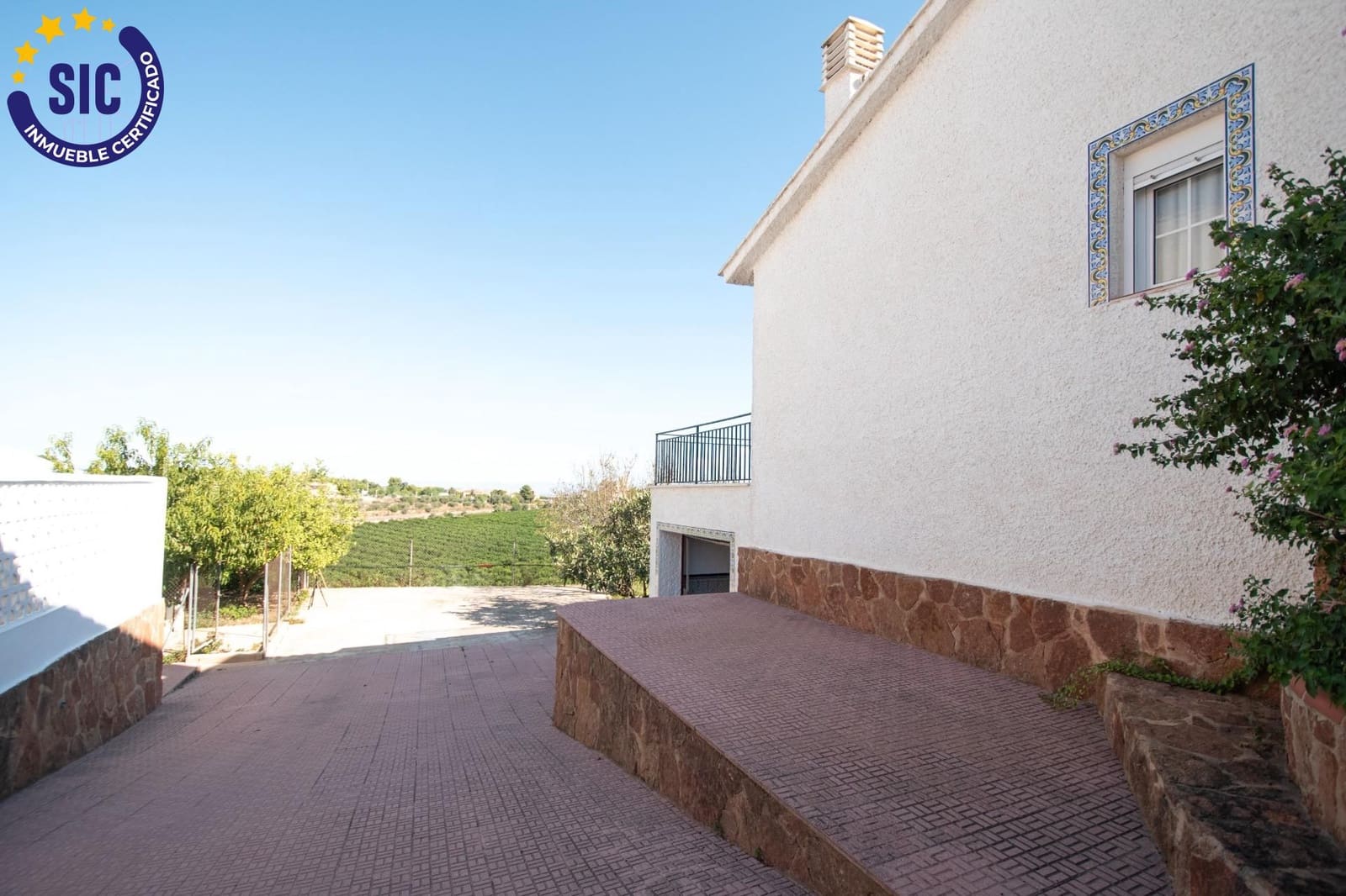 5 bedroom Villa for sale in Montserrat with pool garage - € 410,000 (Ref: 9257240)