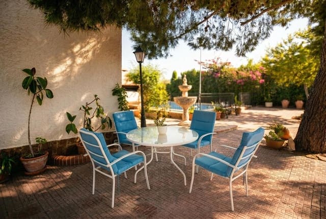 5 bedroom Villa for sale in Montserrat with pool garage - € 410,000 (Ref: 9257240)