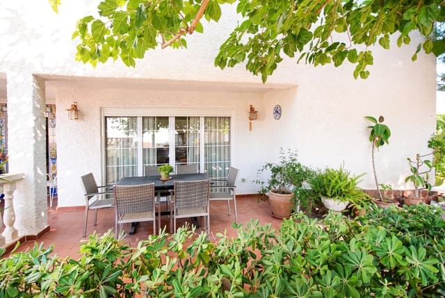 5 bedroom Villa for sale in Montserrat with pool garage - € 410,000 (Ref: 9257240)