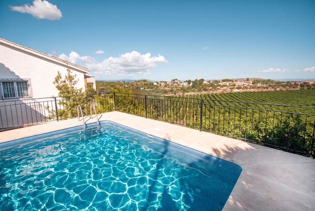 5 bedroom Villa for sale in Montserrat with pool garage - € 410,000 (Ref: 9257240)