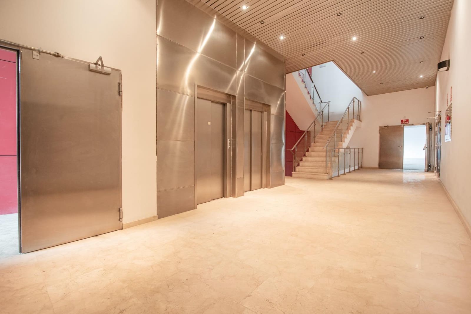 Kommersiell till salu i Aldaia - 155 000 € (Ref: 9375280)