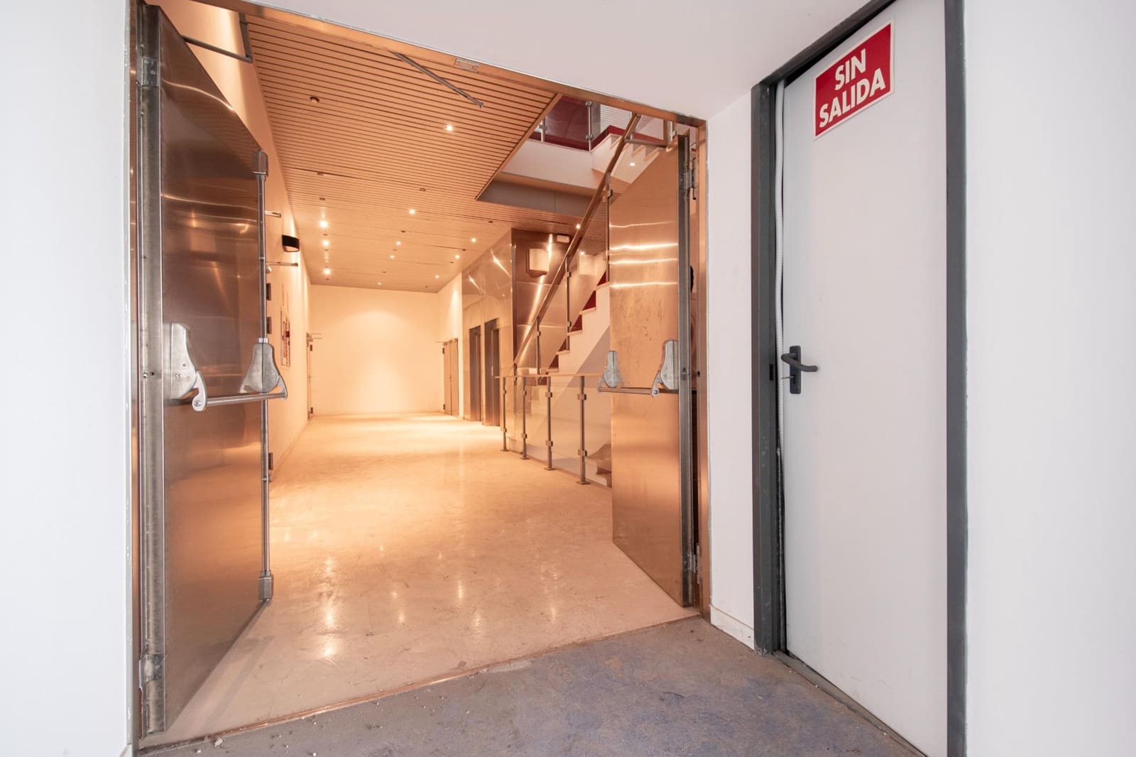 Kommersiell till salu i Aldaia - 155 000 € (Ref: 9375280)