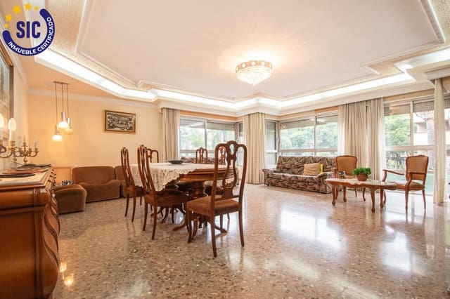 Piso de 5 habitaciones en Torrent en venta - 399.900 € (Ref: 9437710)