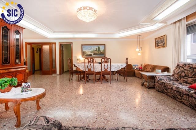 Piso de 5 habitaciones en Torrent en venta - 399.900 € (Ref: 9437710)