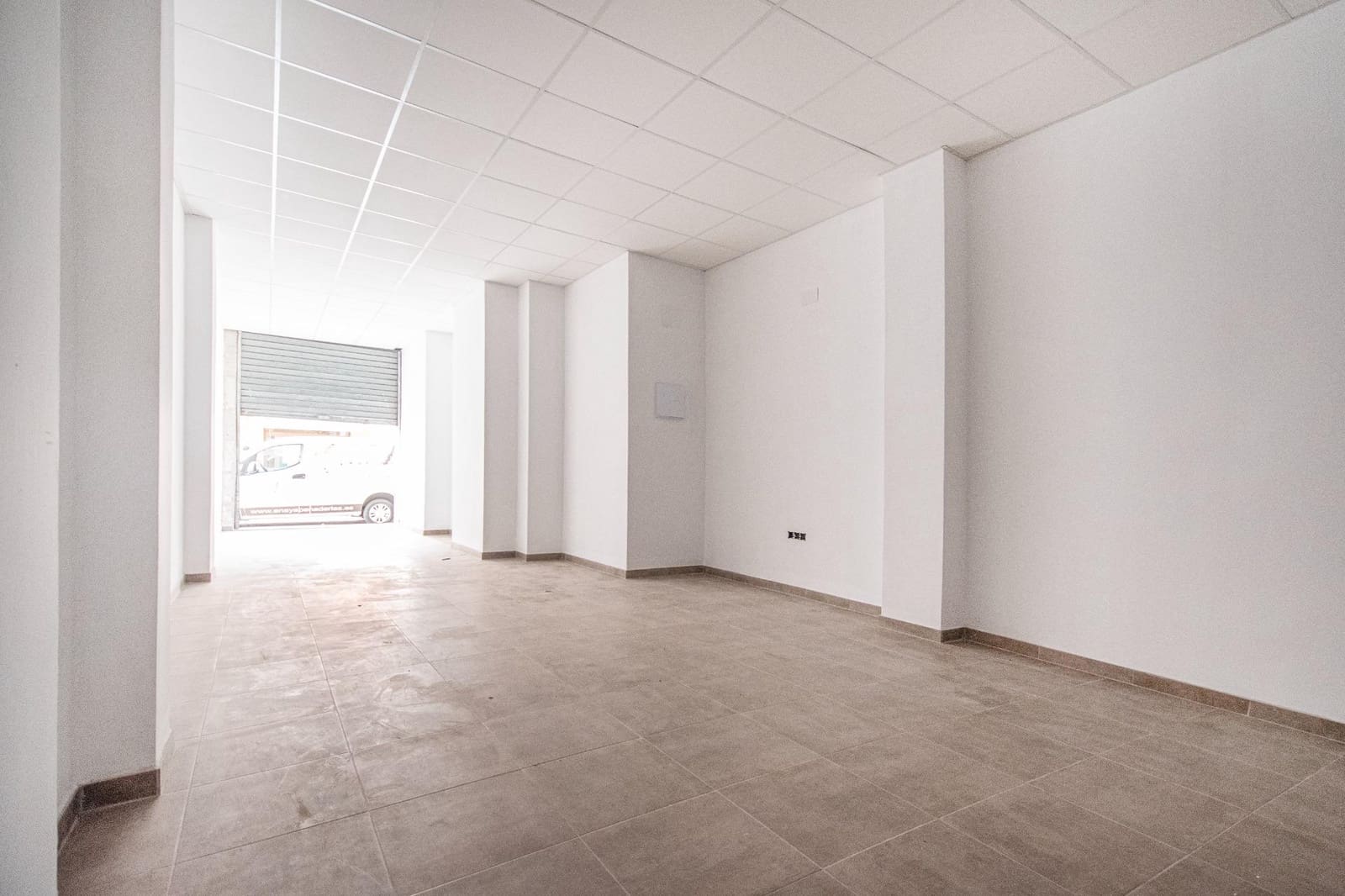 Commercial for rent in Torrent - € 600 (Ref: 9456202)