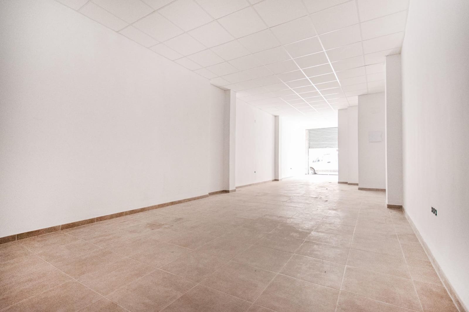 Commercial for rent in Torrent - € 600 (Ref: 9456202)