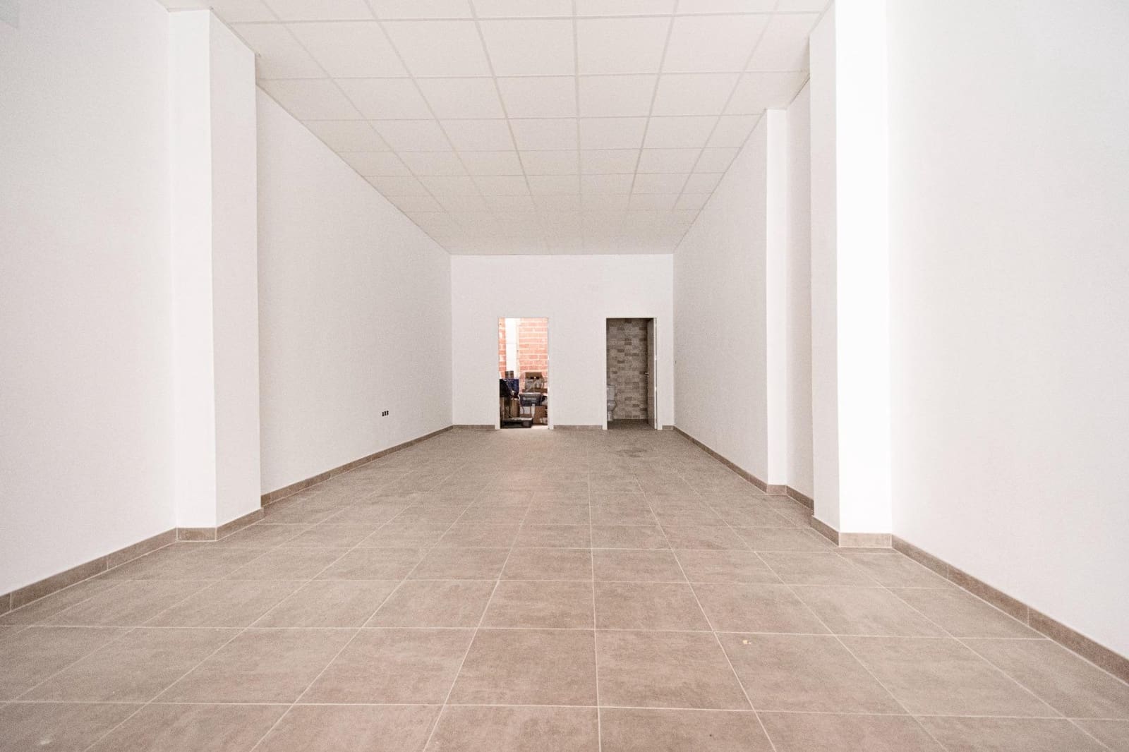 Commercial for rent in Torrent - € 600 (Ref: 9456202)