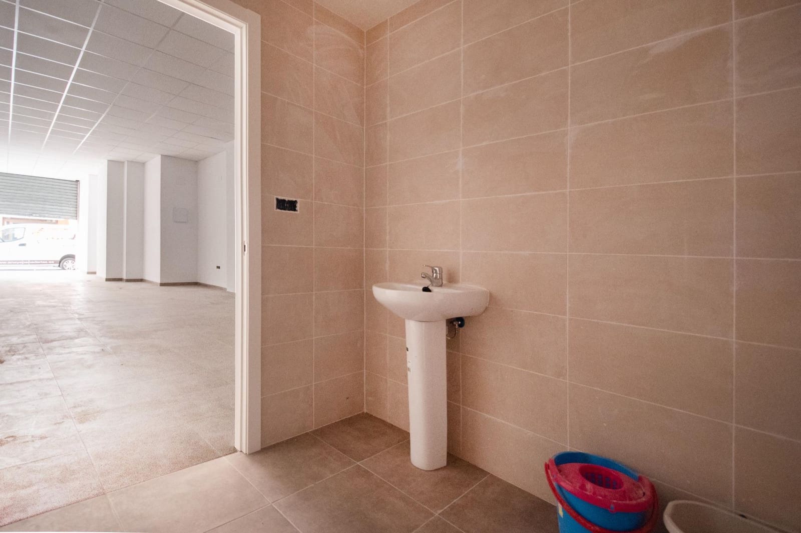 Commercial for rent in Torrent - € 600 (Ref: 9456202)