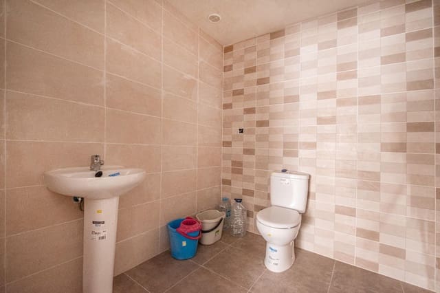 Commercial for rent in Torrent - € 600 (Ref: 9456202)