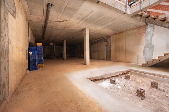 Commercial for rent in Torrent - € 800 (Ref: 9456203)