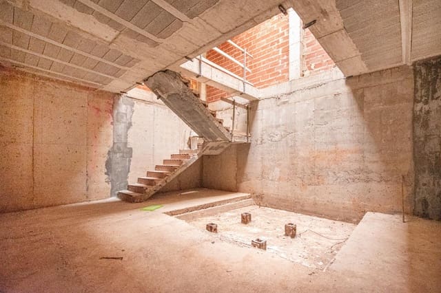 Commercial for rent in Torrent - € 800 (Ref: 9456203)