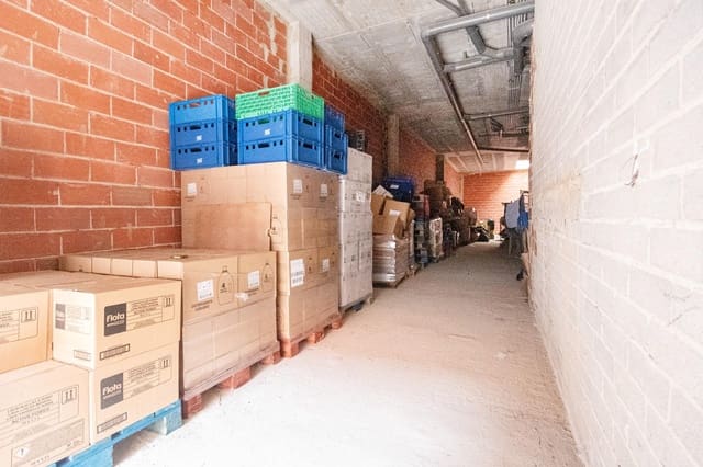 Commercial for rent in Torrent - € 800 (Ref: 9456203)