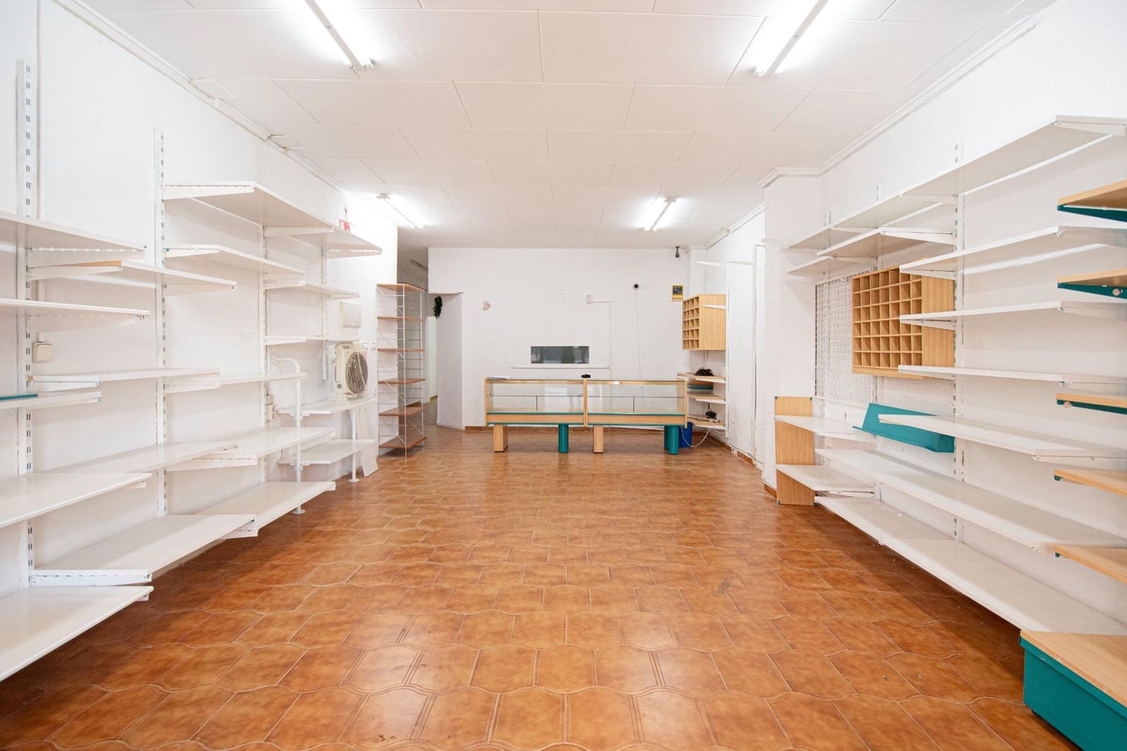 Kaupallinen myytävänä paikassa Torrent - 90 000 € (Ref: 9497160)