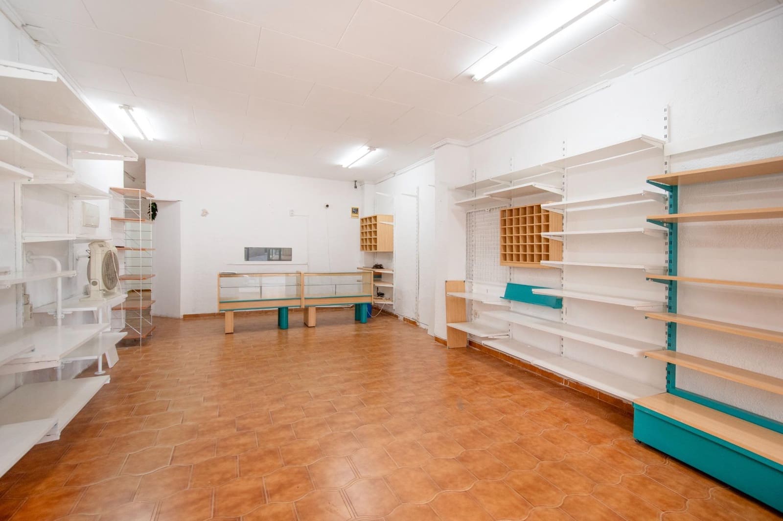 Kaupallinen myytävänä paikassa Torrent - 90 000 € (Ref: 9497160)