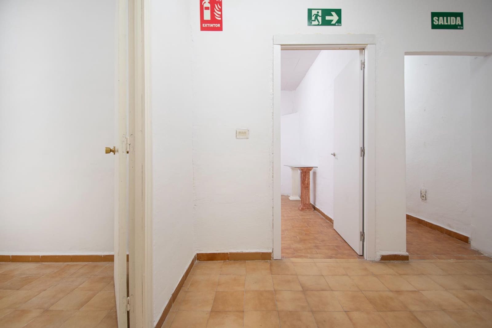 Kaupallinen myytävänä paikassa Torrent - 90 000 € (Ref: 9497160)