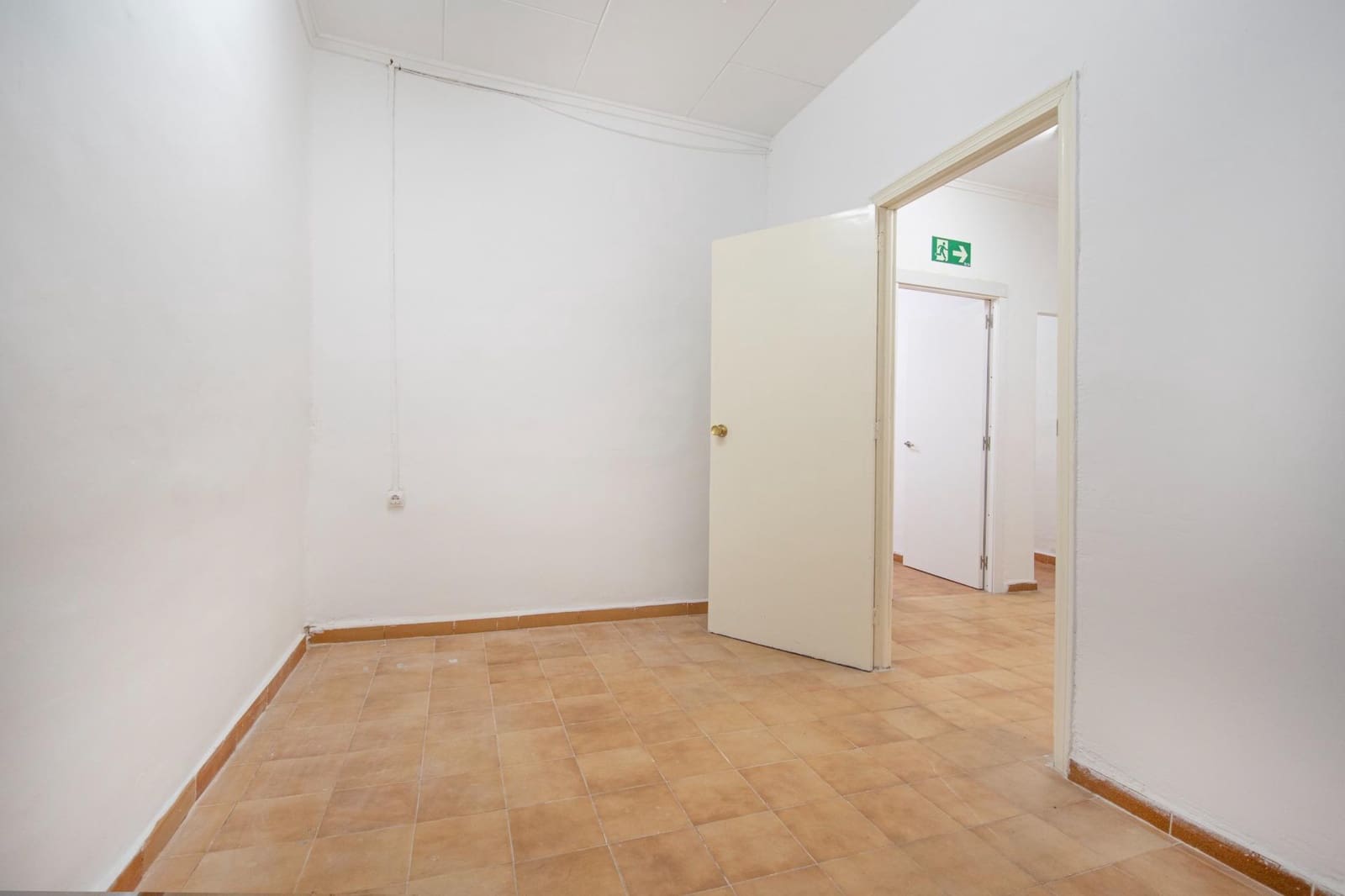 Kaupallinen myytävänä paikassa Torrent - 90 000 € (Ref: 9497160)