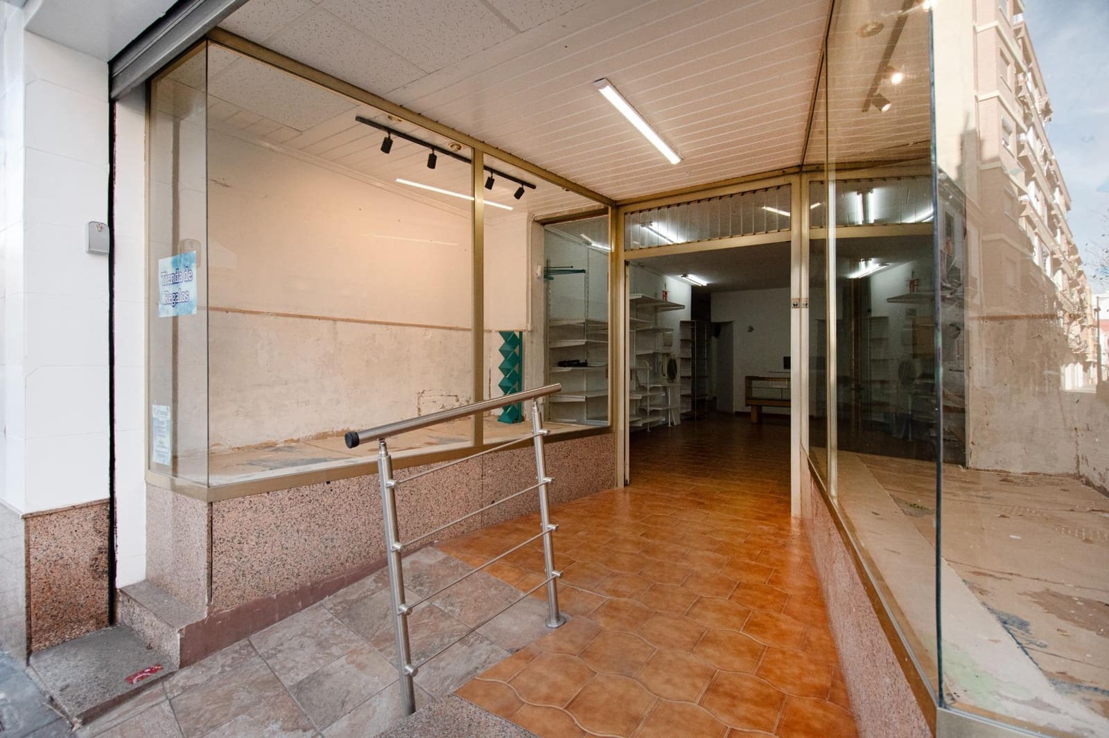 Kaupallinen myytävänä paikassa Torrent - 90 000 € (Ref: 9497160)