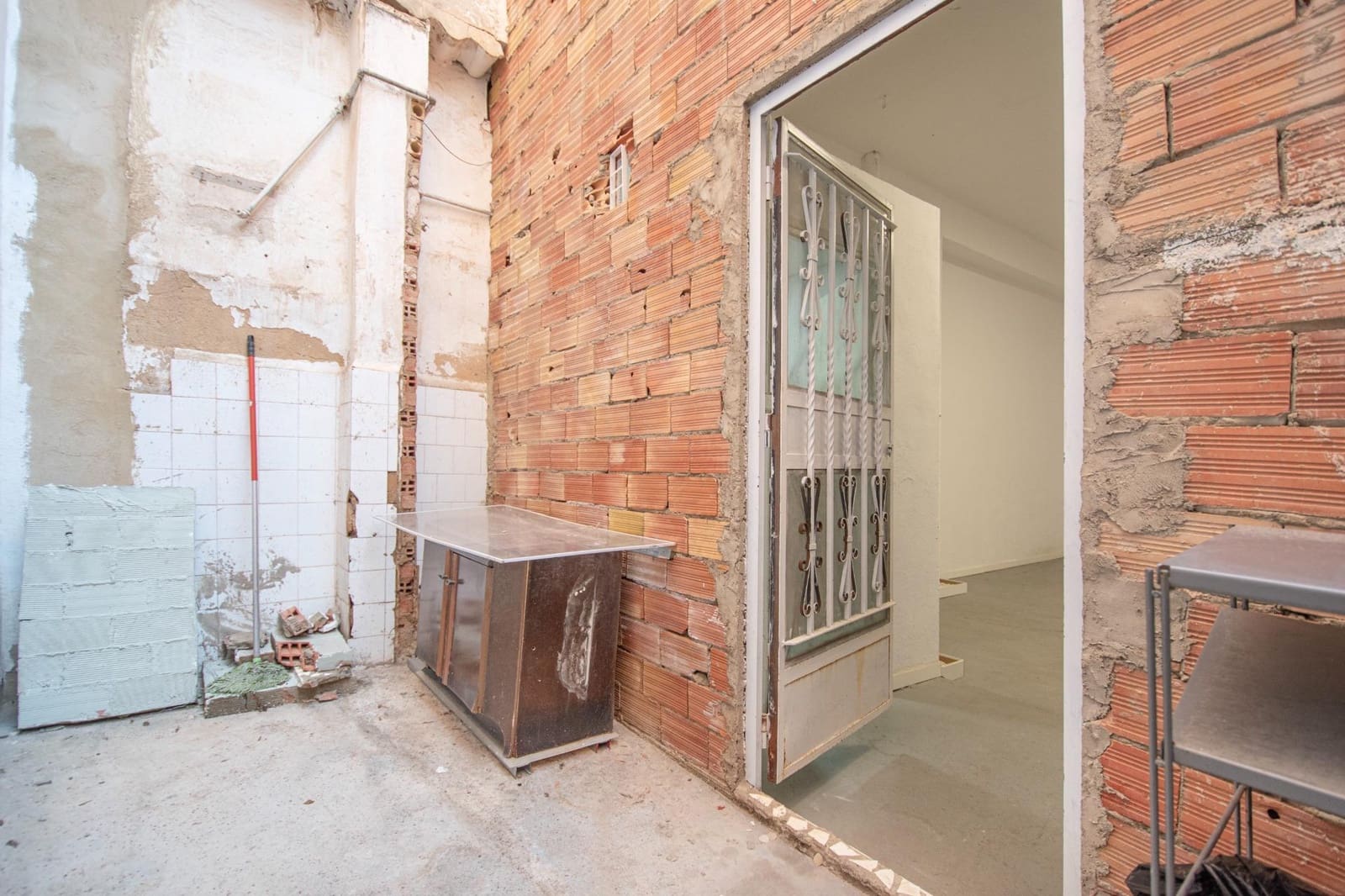 Kaupallinen myytävänä paikassa Torrent - 90 000 € (Ref: 9497160)