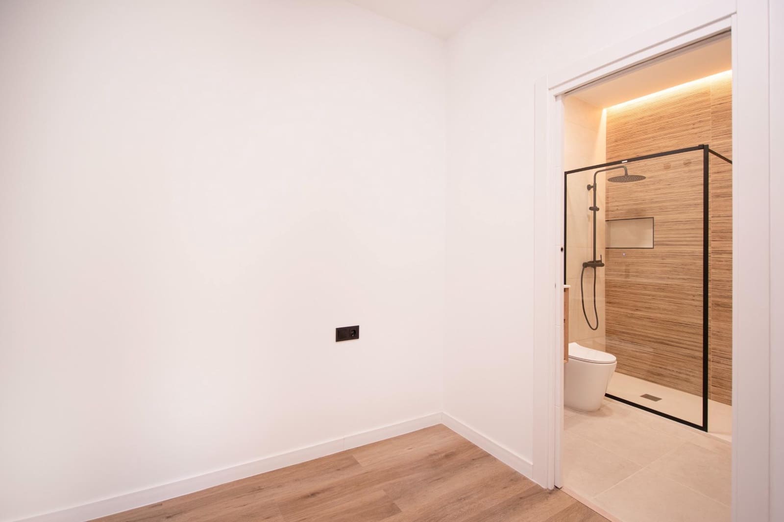 2 bedroom Apartment for sale in Alaquas with garage - € 180,000 (Ref: 9508831)