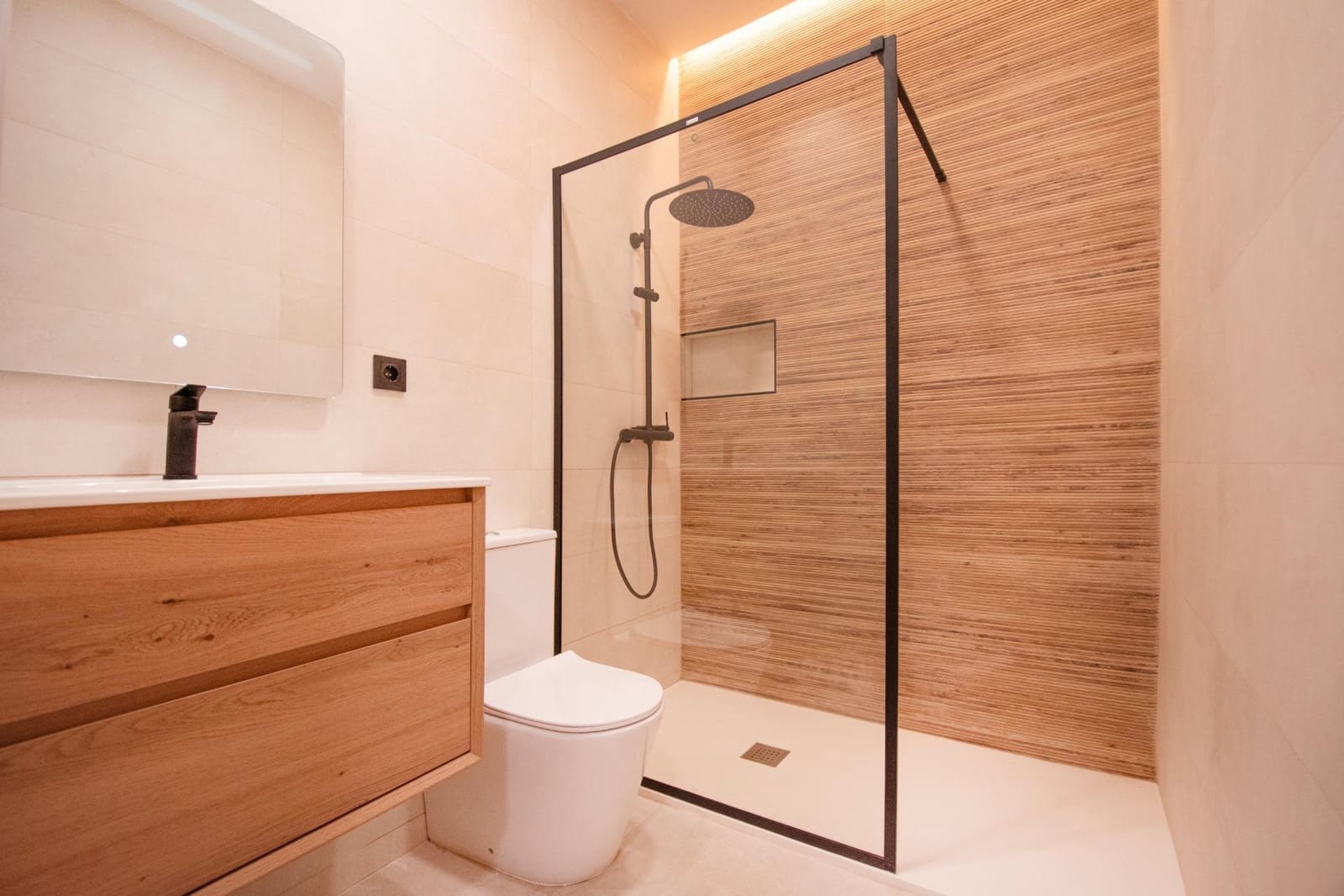 2 bedroom Apartment for sale in Alaquas with garage - € 180,000 (Ref: 9508831)