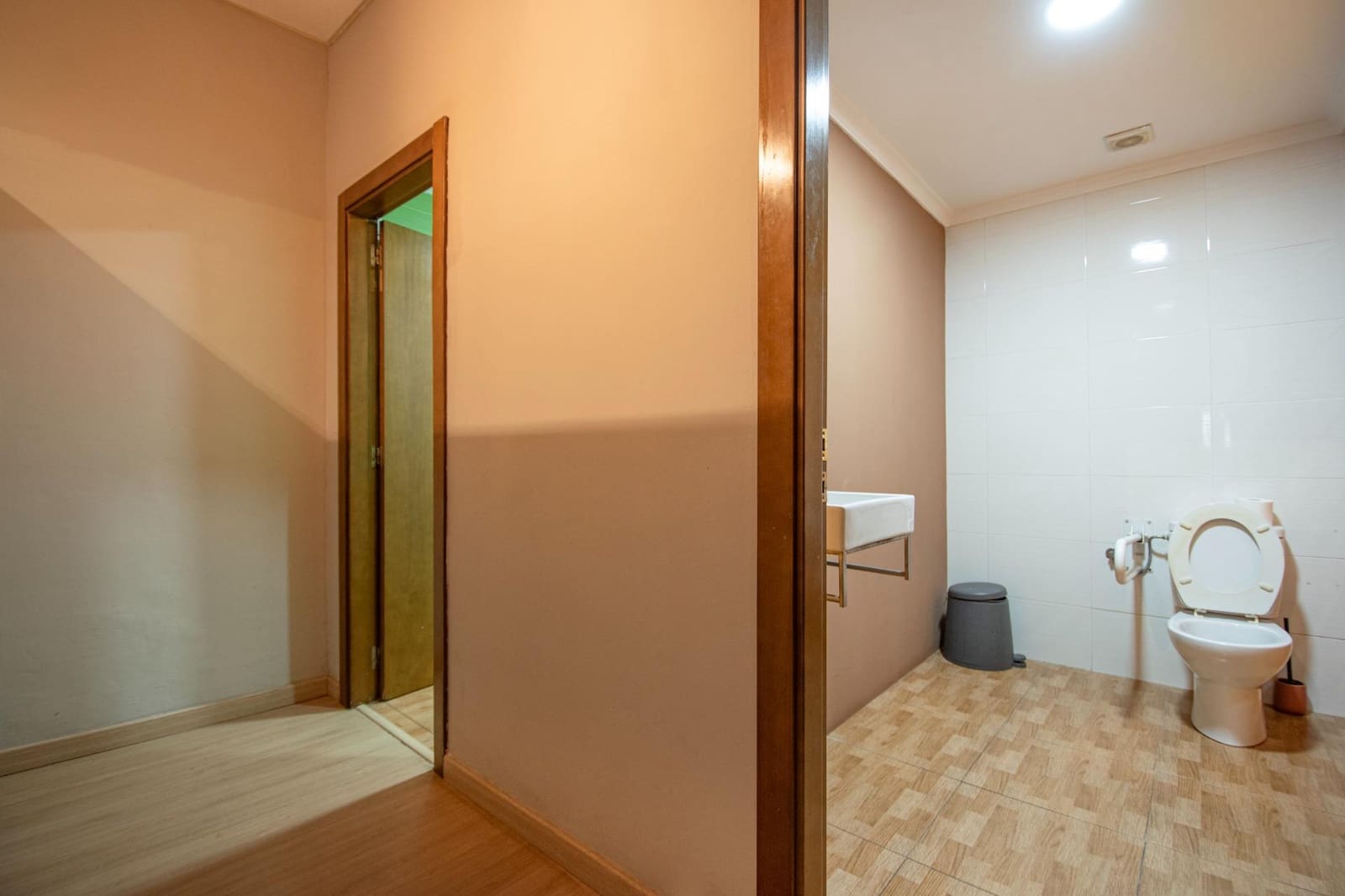 Commercial for rent in Torrent - € 1,300 (Ref: 9551433)