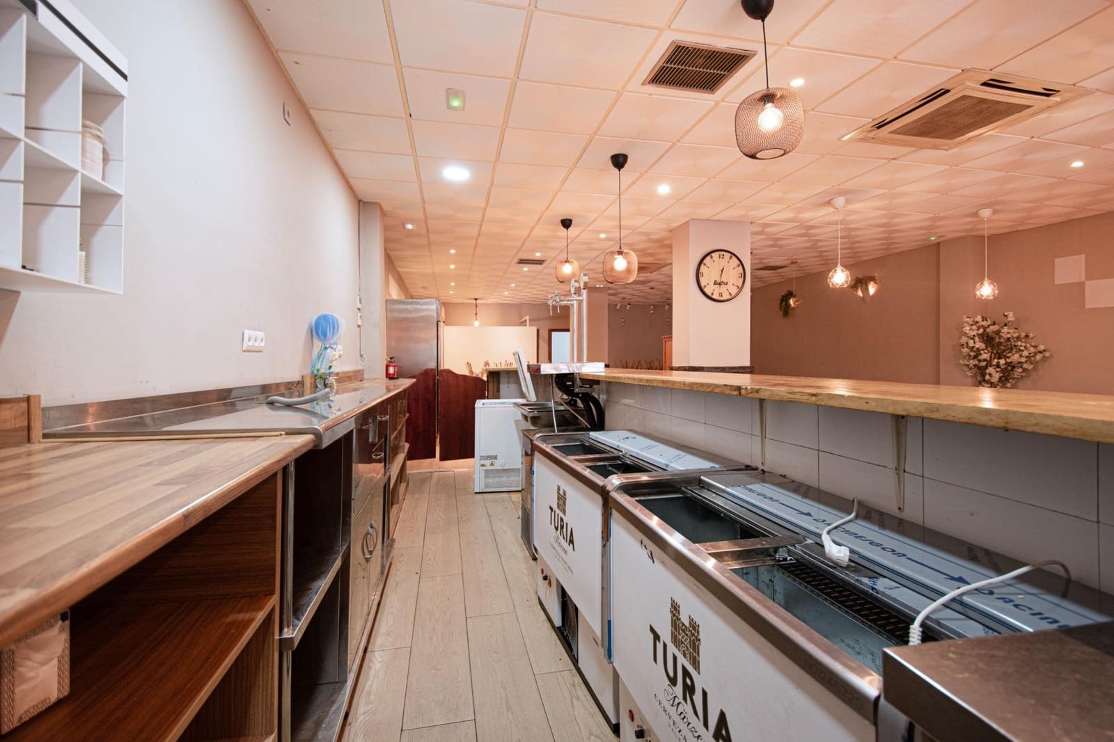 Commercial for rent in Torrent - € 1,300 (Ref: 9551433)