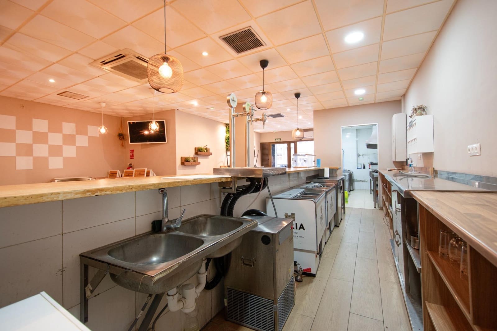 Commercial for rent in Torrent - € 1,300 (Ref: 9551433)