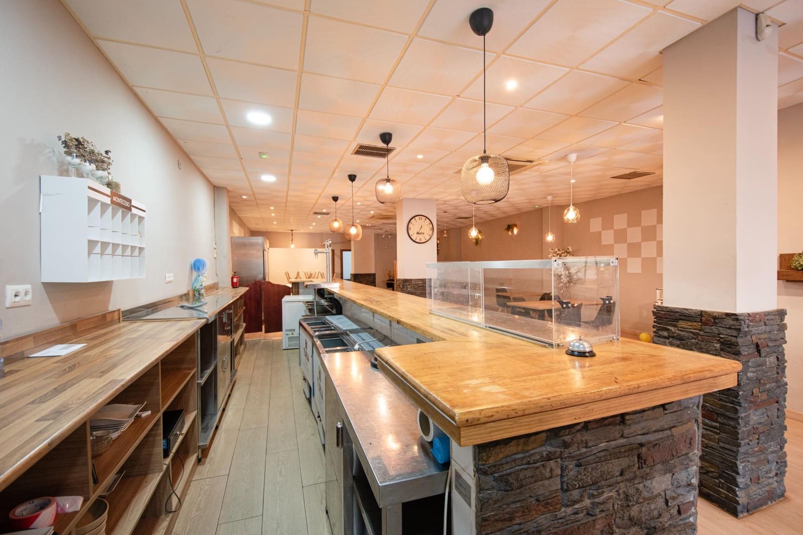 Commercial for rent in Torrent - € 1,300 (Ref: 9551433)