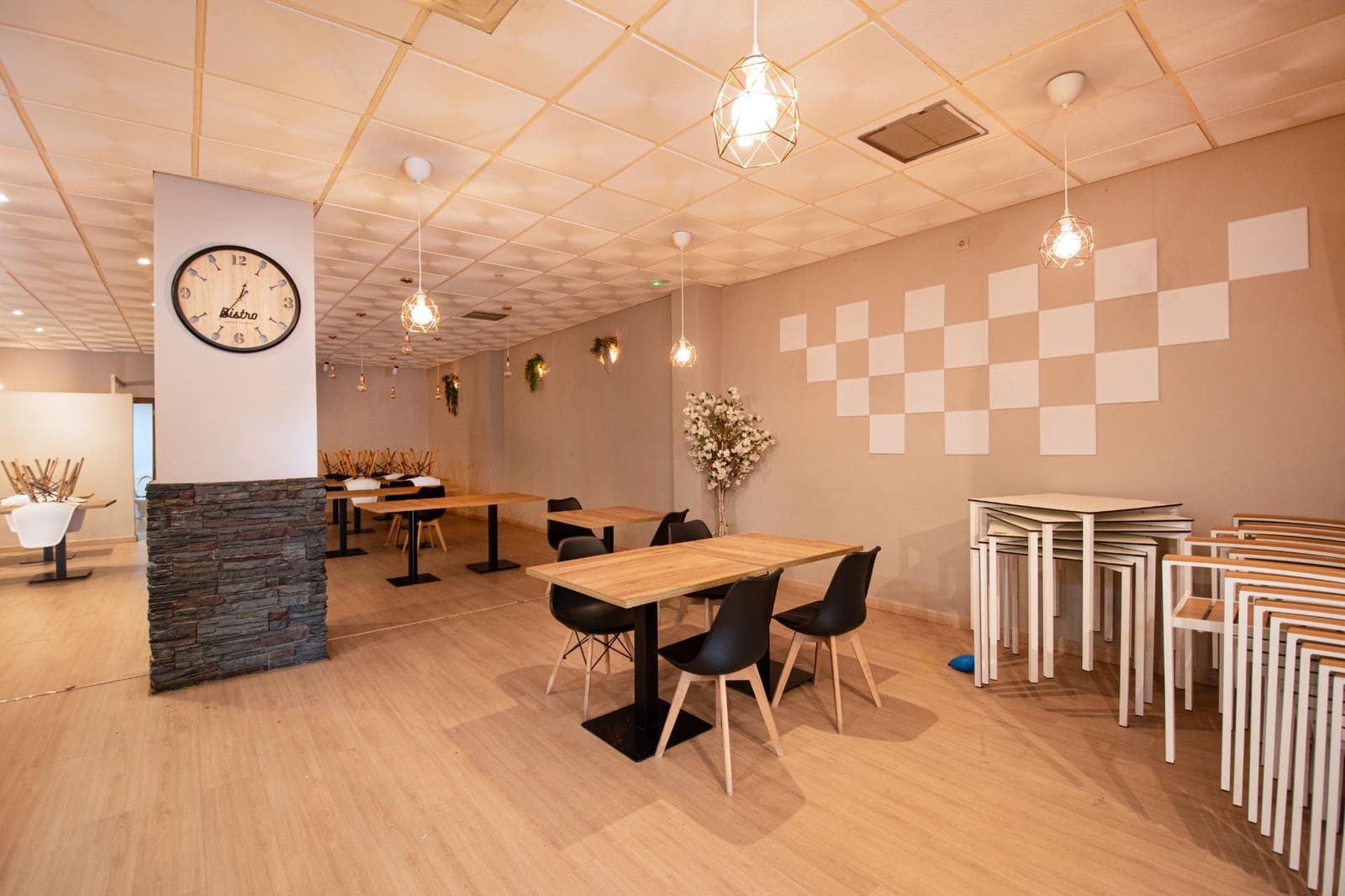 Commercial for rent in Torrent - € 1,300 (Ref: 9551433)