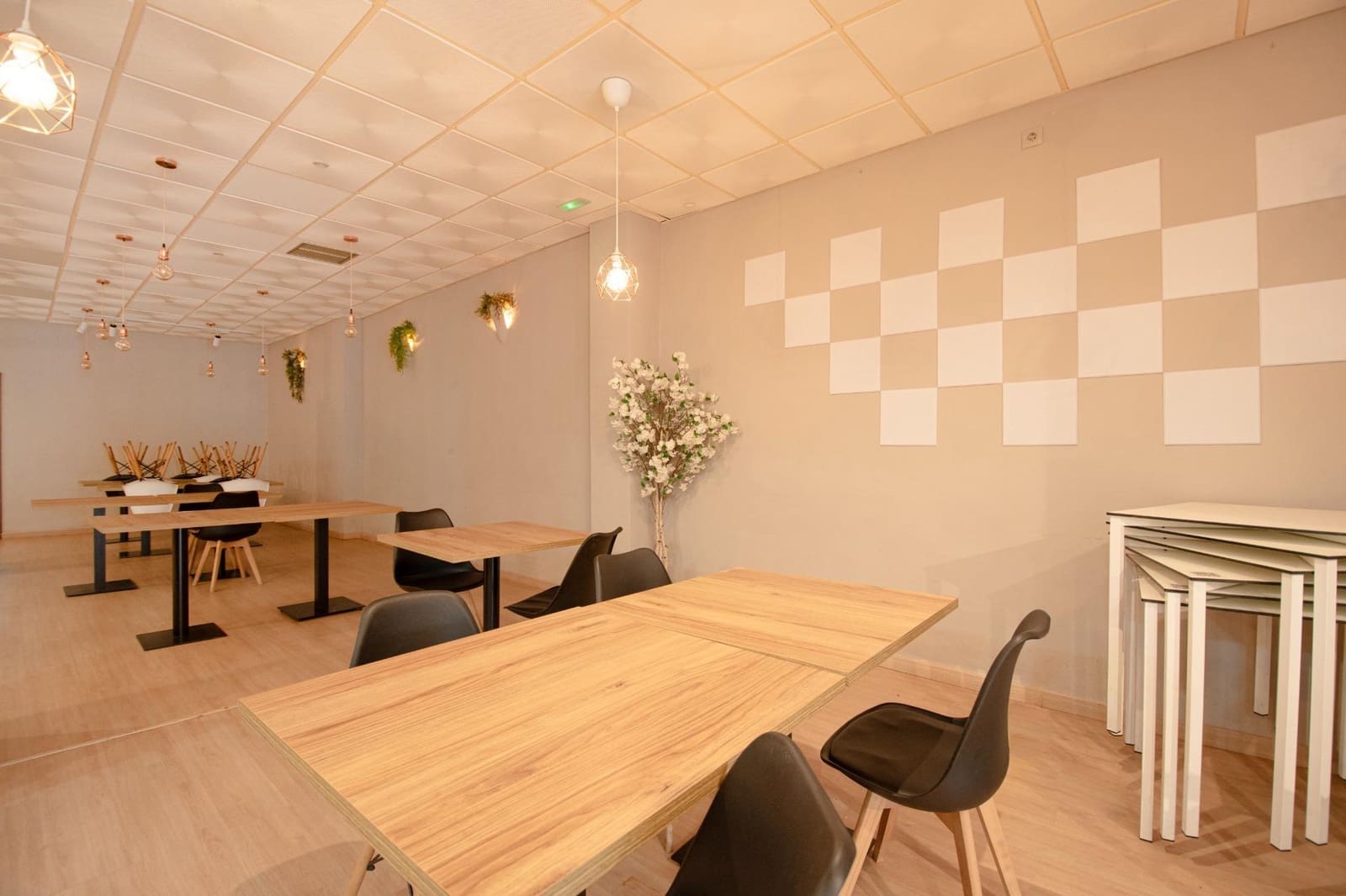 Commercial for rent in Torrent - € 1,300 (Ref: 9551433)