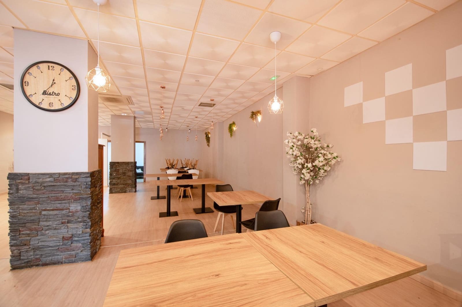 Commercial for rent in Torrent - € 1,300 (Ref: 9551433)