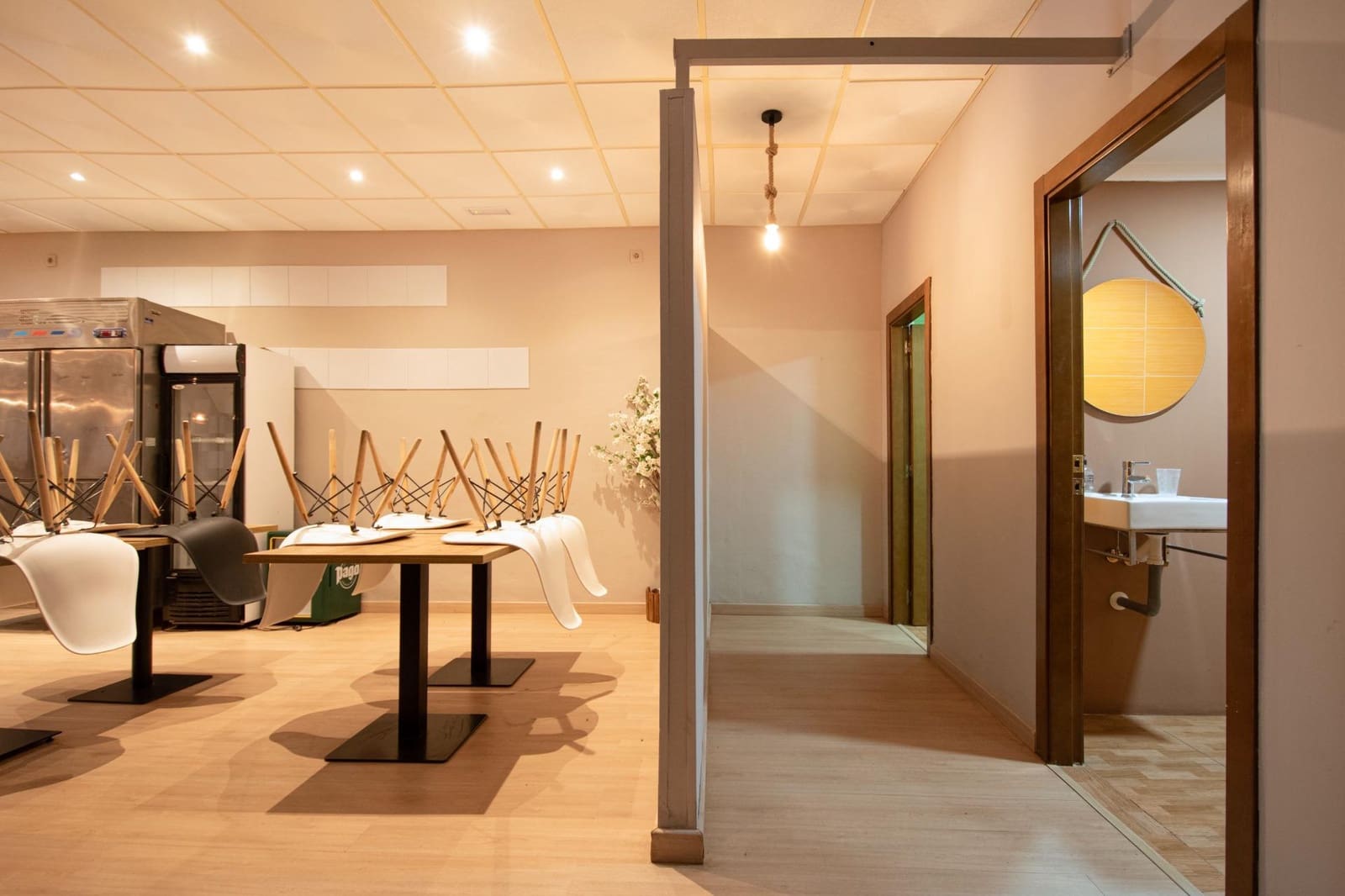 Commercial for rent in Torrent - € 1,300 (Ref: 9551433)