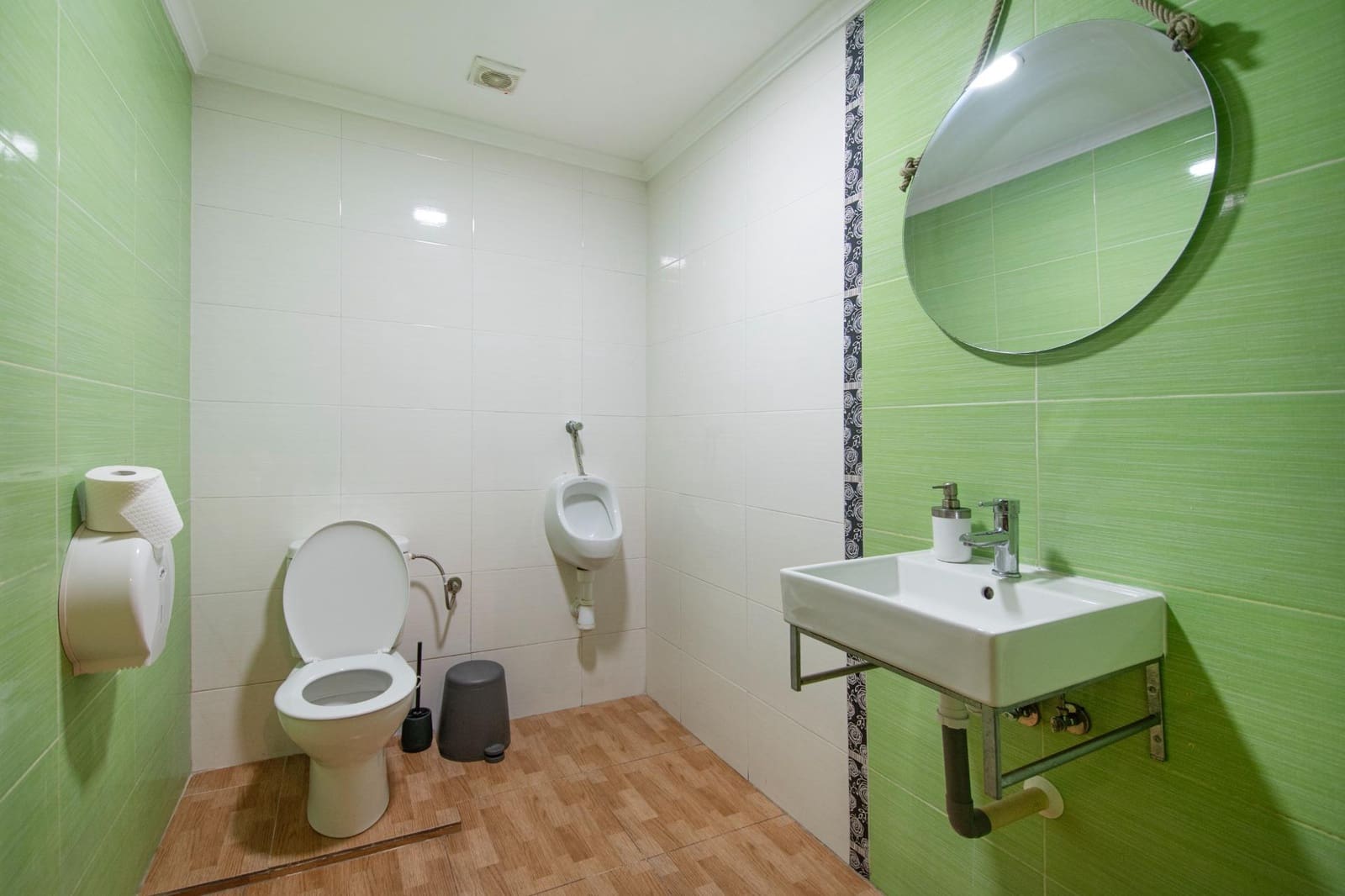 Commercial for rent in Torrent - € 1,300 (Ref: 9551433)