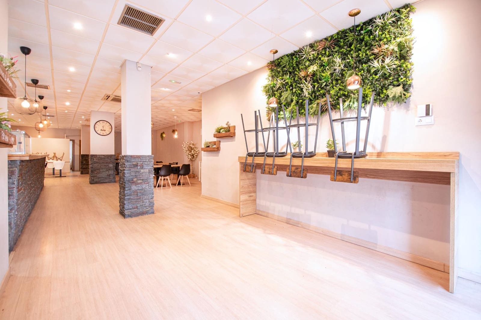 Commercial for rent in Torrent - € 1,300 (Ref: 9551433)