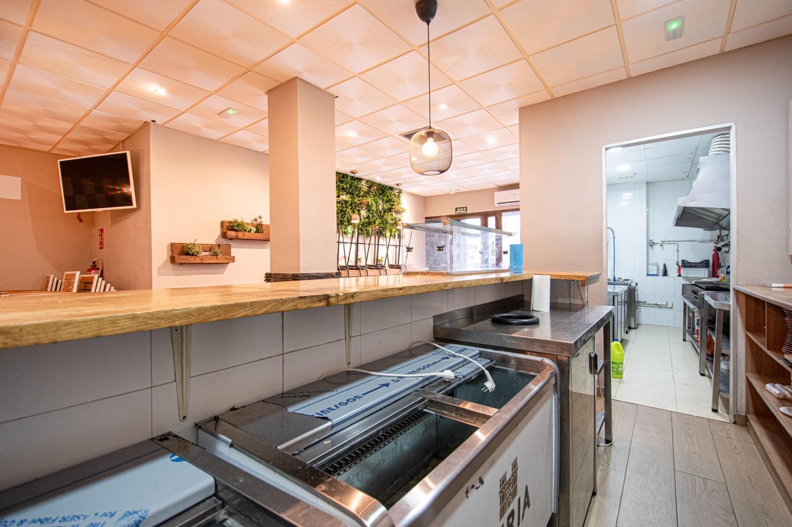 Commercial for rent in Torrent - € 1,300 (Ref: 9551433)